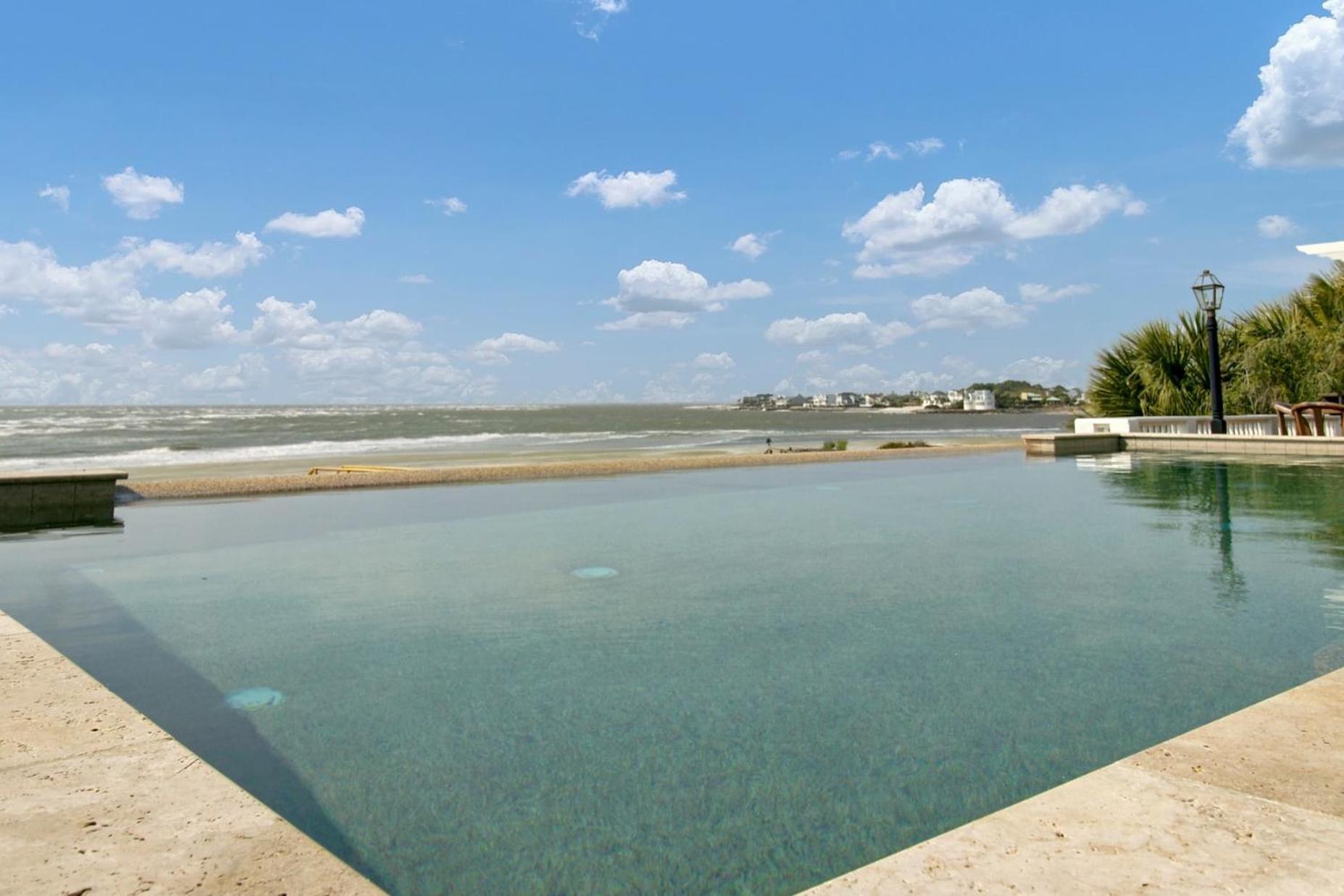 114 Ocean Boulevard By Avantstay Beachfront Putting Green Volleyball Court Infinity Pool サリバンズアイランド エクステリア 写真