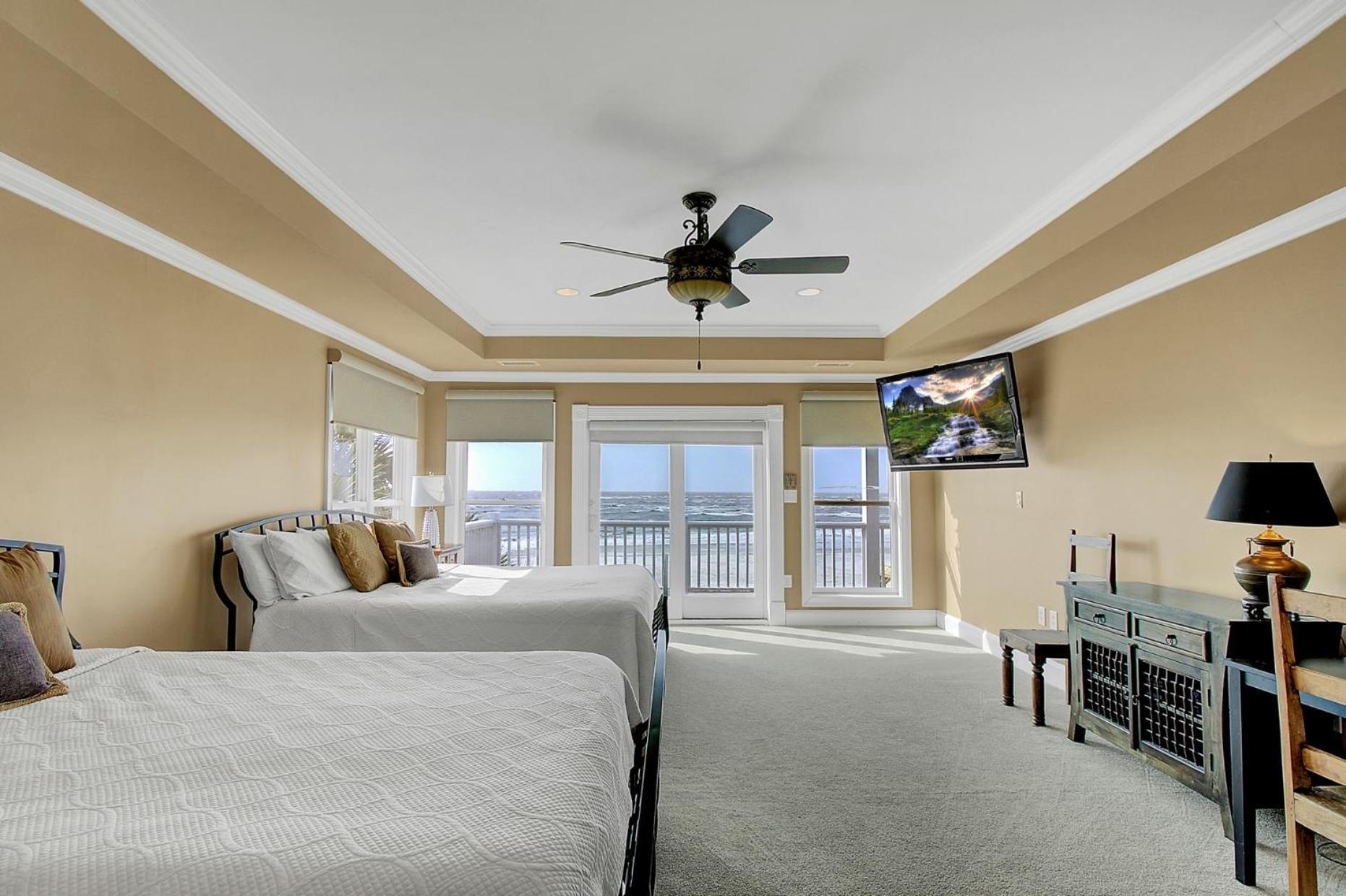 114 Ocean Boulevard By Avantstay Beachfront Putting Green Volleyball Court Infinity Pool サリバンズアイランド エクステリア 写真